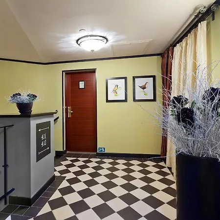 Oasis Aparthotel 4*
