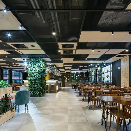 Ibis Wenceslas Square 3*