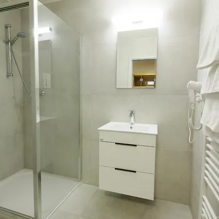Hotel Adeba 3*