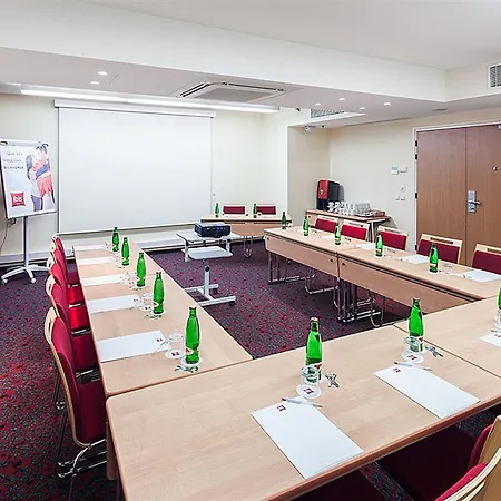 Hotel Ibis Old Town 3*
