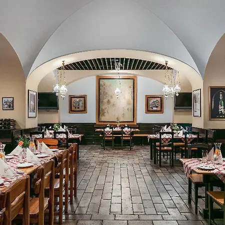 Hotel Ambassador Zlata Husa