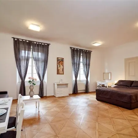 Apartamento Golden Three Crowns *