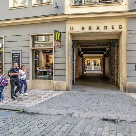 Apartamento Unique Charles Bridge 2bdr Apartment. Praga