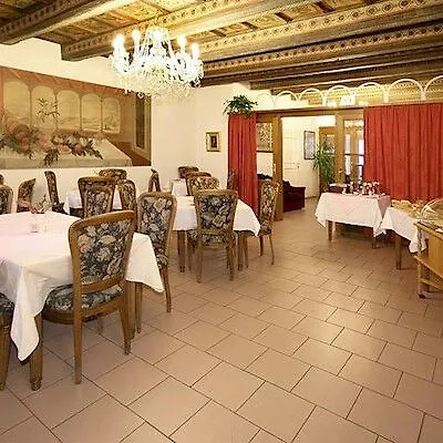 Red Lion Hotel 4*
