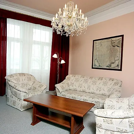 Hotel & Royal Standard