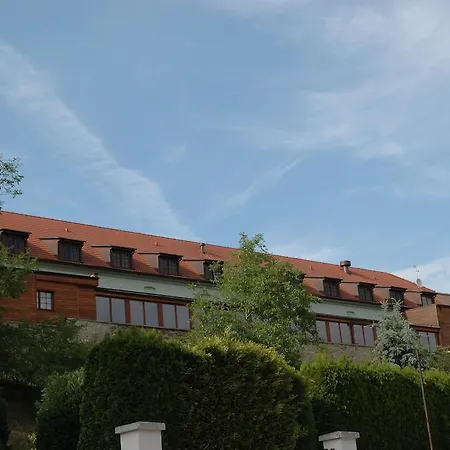 Chvalská Tvrz 3* Praha