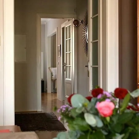 아파트 Spacious Elegance In The Heart Of Old Town