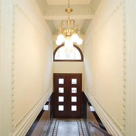 아파트 Spacious Elegance In The Heart Of Old Town