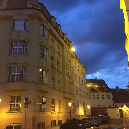아파트 Spacious Elegance In The Heart Of Old Town