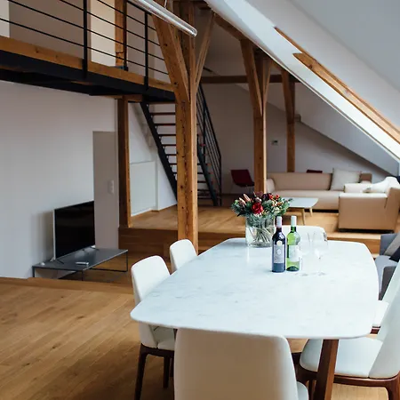 D22 Luxury Old Town Apartment