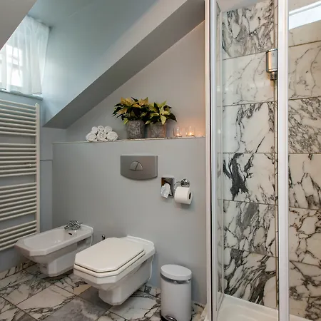 Black Star Hotel 4*