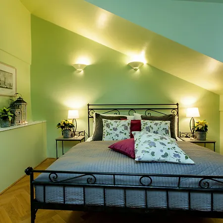Hotel Black Star