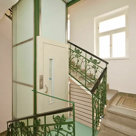 D22 Luxury Old Town Apartment
