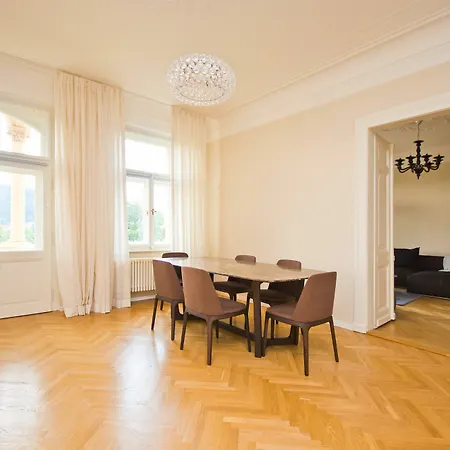D22 Luxury Old Town Apartment *