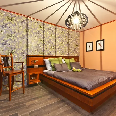 Oasis Aparthotel