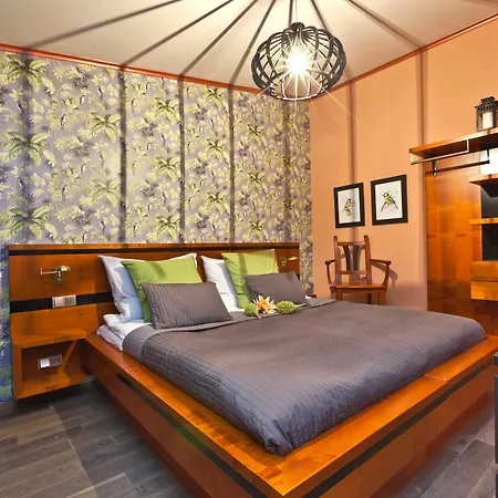 Oasis Aparthotel