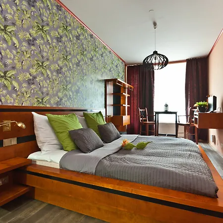 Oasis Aparthotel 4*