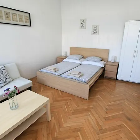 Angel Aparthotel 3*