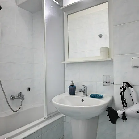 Angel Aparthotel 3*