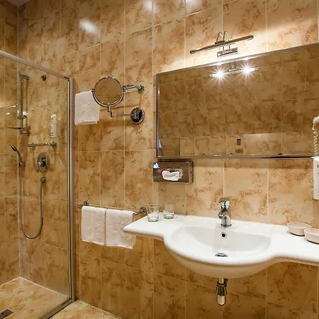 تاين يارد ريزيدنس 4* براغ