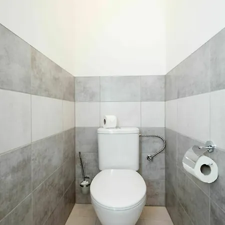 Empirent Petrin Park 4*