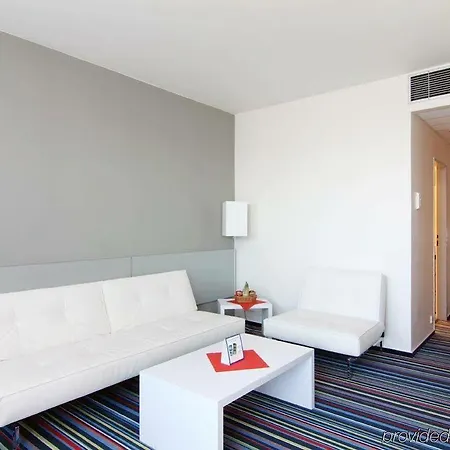 Airport By Ihg מלון 4*
