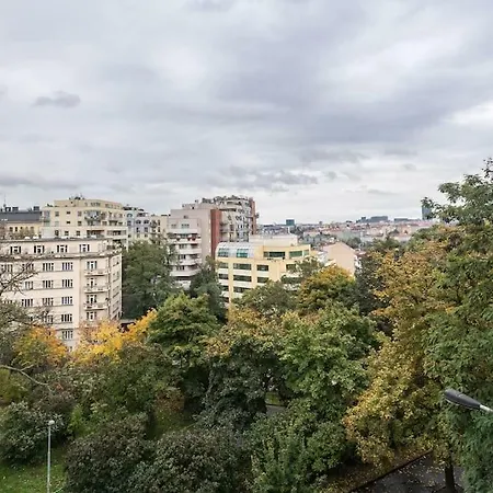 Outstanding In Center Apartment *