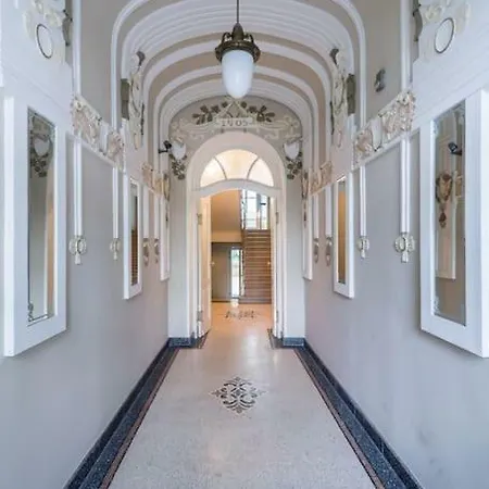 Outstanding In Center * Prague