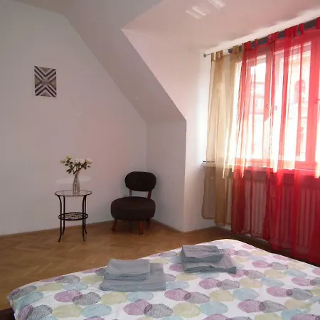 Old Town Spacious Apartment
