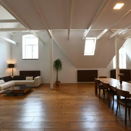 Loft Apartment *