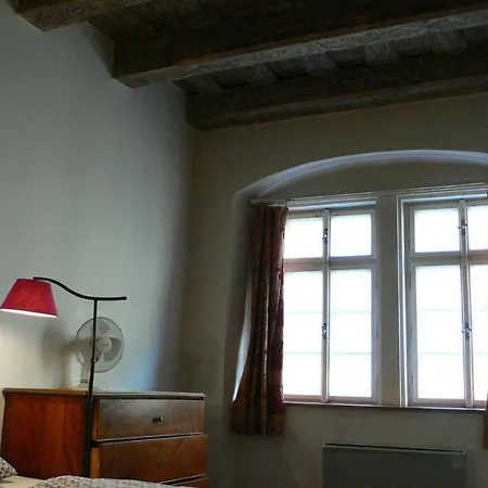 Mala Strana 1 *