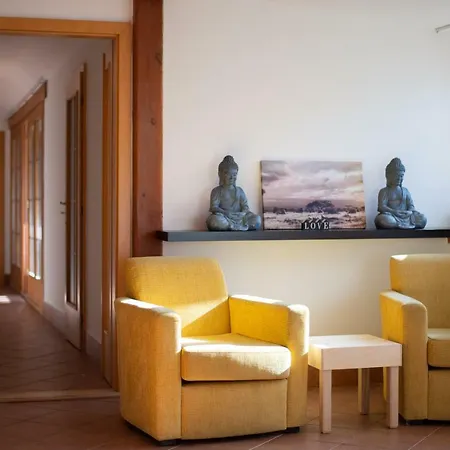 Golden Buddha Apartment *