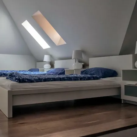One Míru Hostel Prag