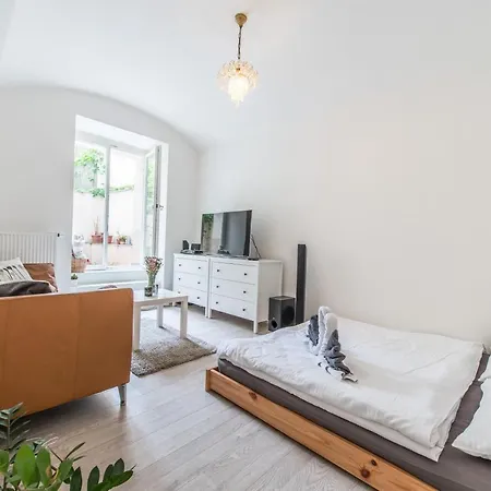 Quiet In The Center With Own Terrace Apartment *