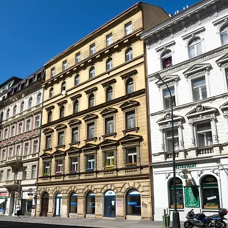Apartment Colours - Your 7 Colour Experience In Centre Of *