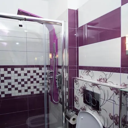 Colours - Your 7 Colour Experience In Centre Of Apartment