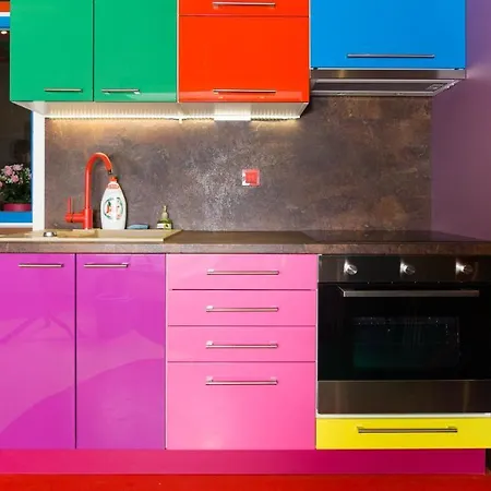 Apartment Colours - Your 7 Colour Experience In Centre Of *