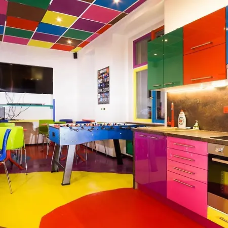 Apartment Colours - Your 7 Colour Experience In Centre Of *