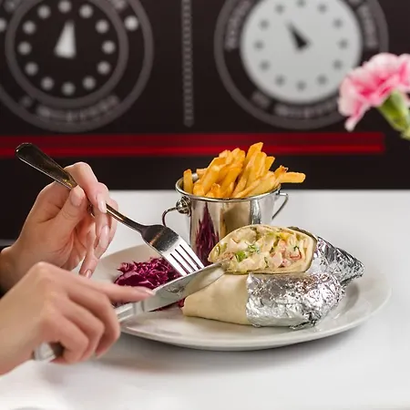 Ibis Mala Strana 3*