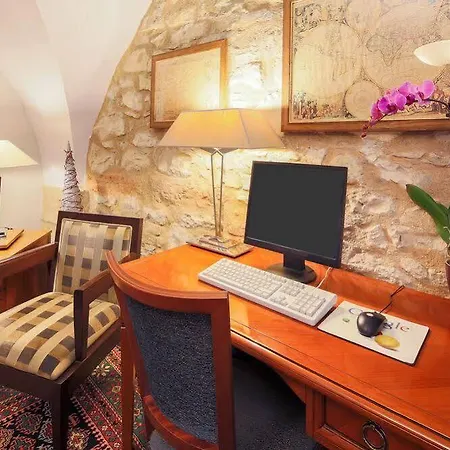 The Golden Wheel Hotel