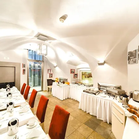 Hotel The Golden Wheel 4*