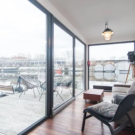 Unique Floating Houseboat By Easybnb Botel