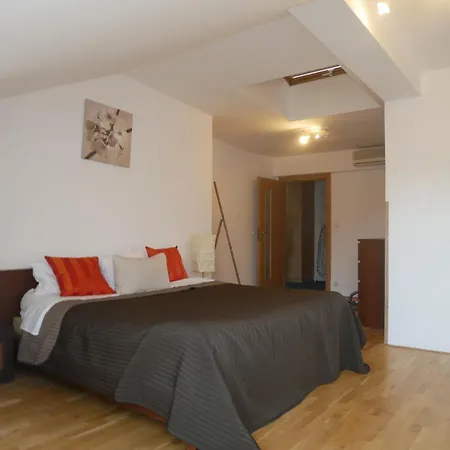 Beautiful In The City Center Apartment