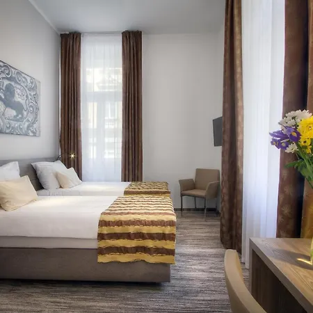 Pav Hotel