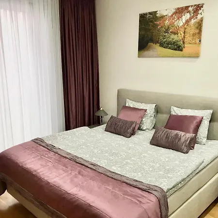 Korunni Dvur 130m2, 2 Free Parkings Prag