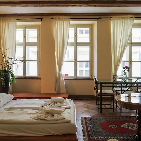 Karlova - Old Town Apartmán *