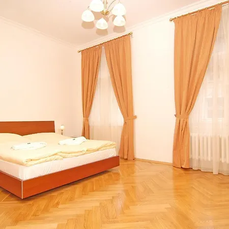 La Familia Aparthotel 2*
