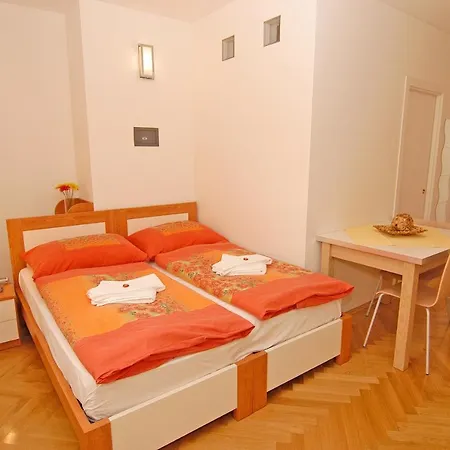 Aparthotel La Familia 2*
