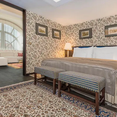 Hotel Savoy