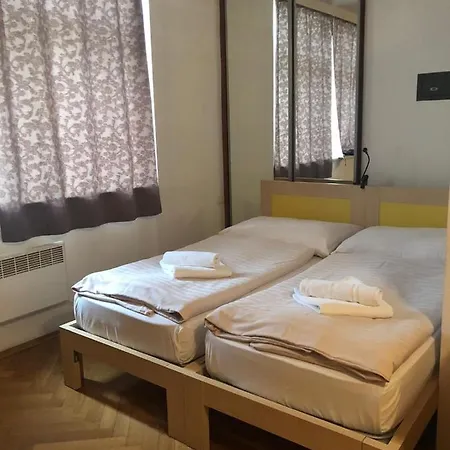 Aparthotel La Familia 2*